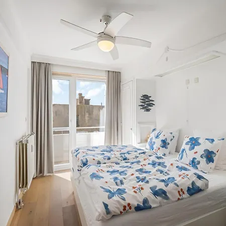 Flat By The Seaside With Stunning Ocean Views, Cleaning Included *