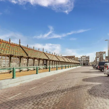 Flat By The Seaside With Stunning Ocean Views, Cleaning Included Апартаменты *