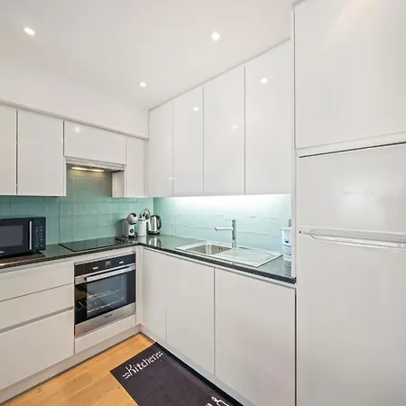 Flat By The Seaside With Stunning Ocean Views, Cleaning Included *