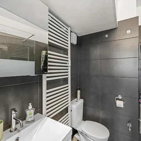 Flat By The Seaside With Stunning Ocean Views, Cleaning Included * Бланкенберге